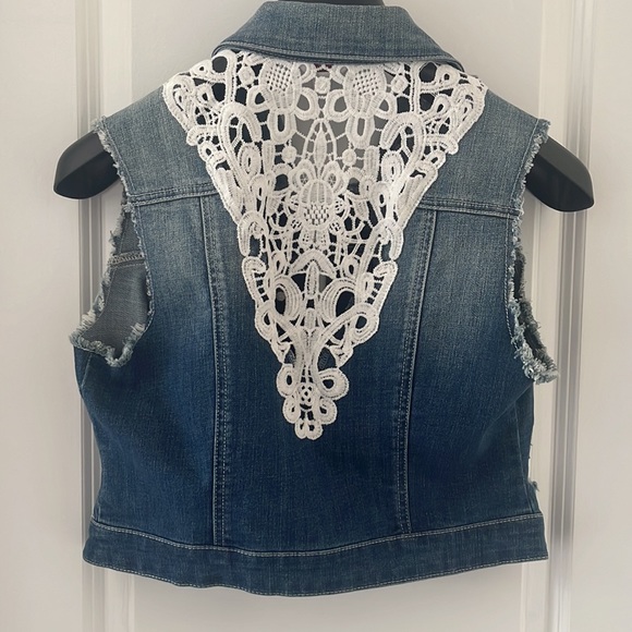 Guess Cropped Jean Vest Size Medium - Picture 2 of 3